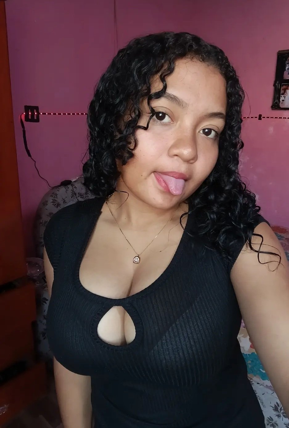 Hermosa morena chichona 😋🔥🔥🔥 #M6QrhMNZ