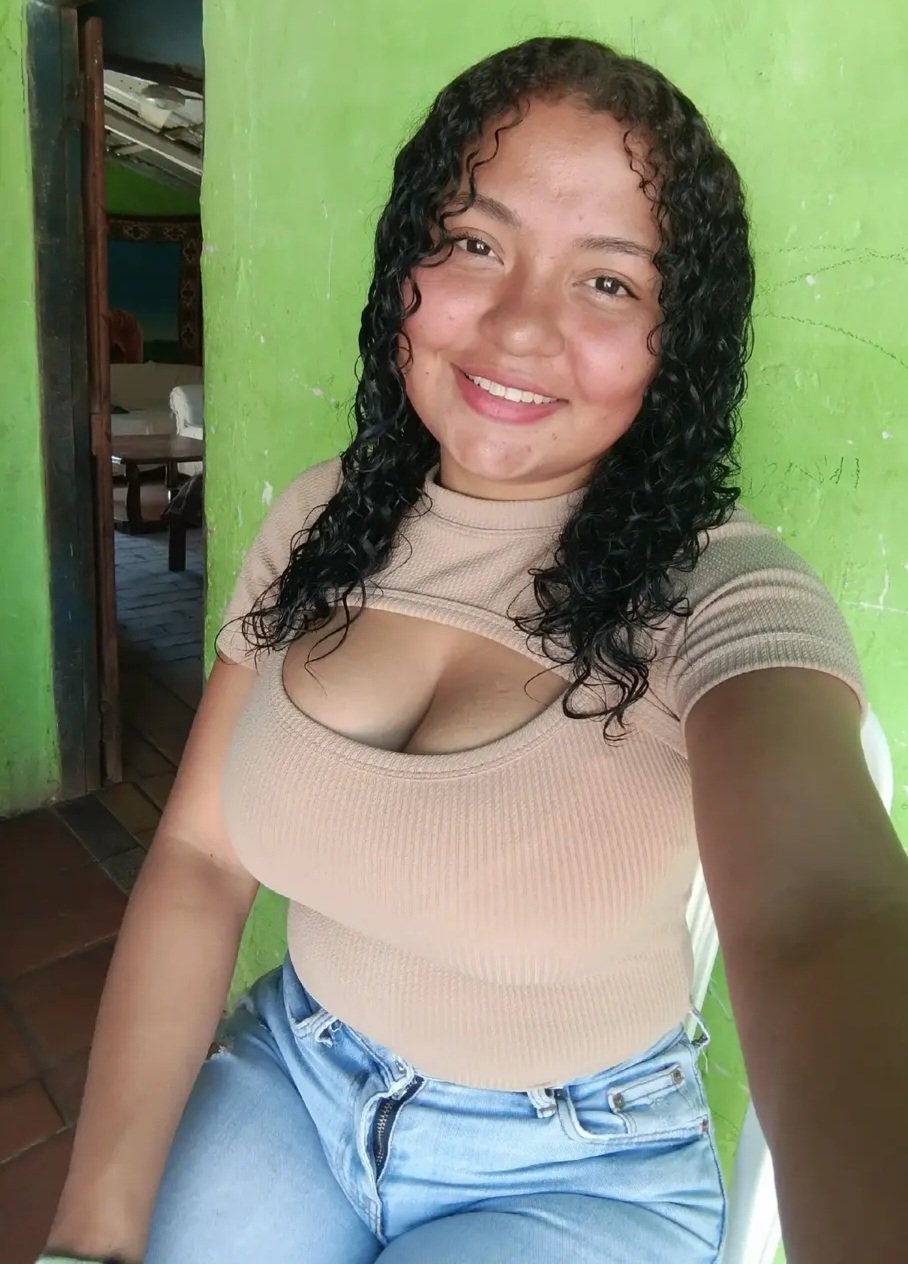 Hermosa morena chichona 😋🔥🔥🔥 #piwUlG3F