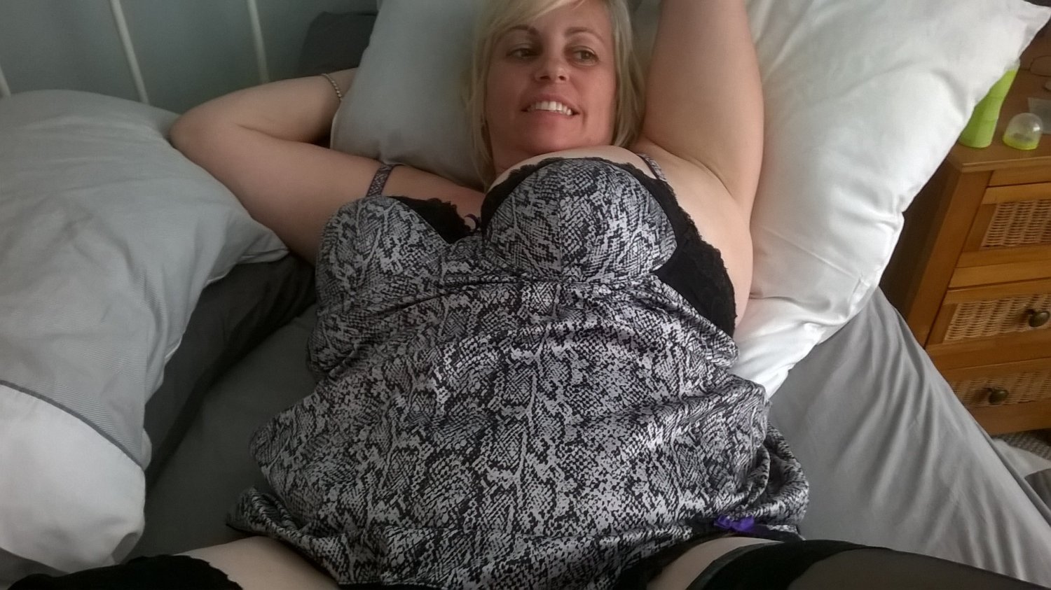 Lisa - UK Cuvaceous Milf Loves Posing - Part 1.      (f) #7Tr8ModW