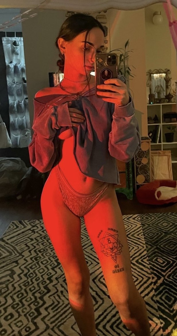Emily a Lilly of a Slut #C8mO2pHo